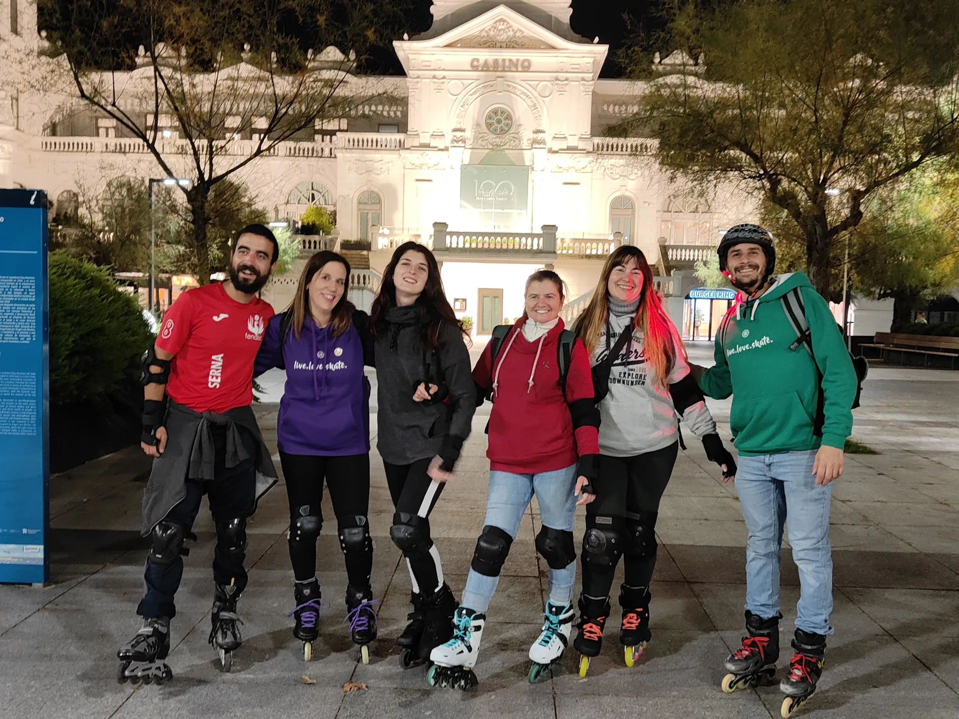 Clase de patinaje en línea para adultos en el centro de Santander