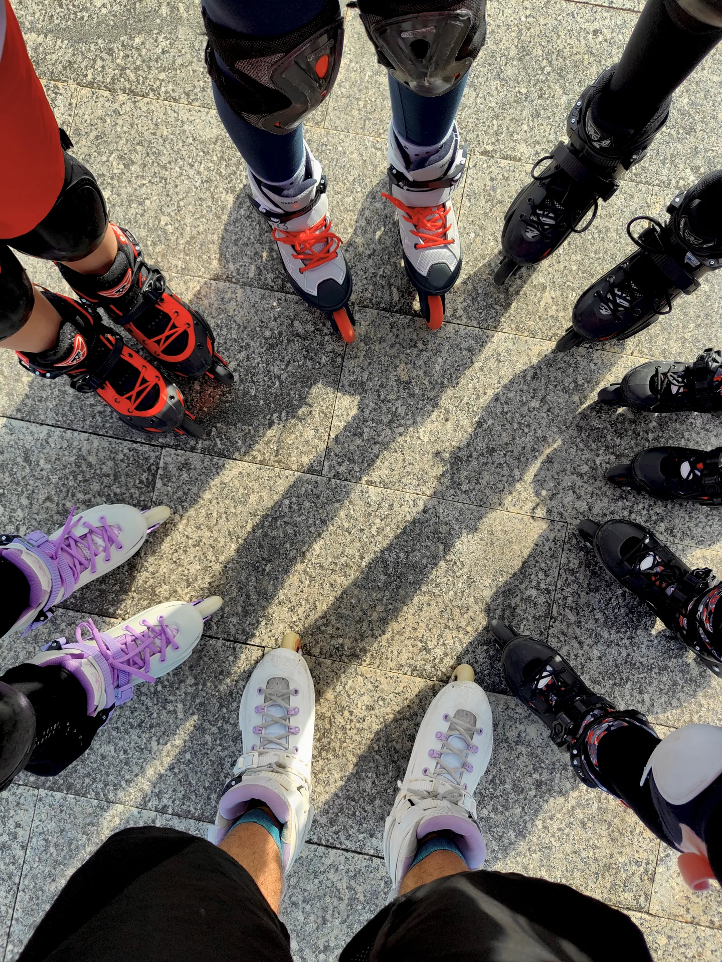 Patines en línea de los alumnos del curso intensivo de iniciación